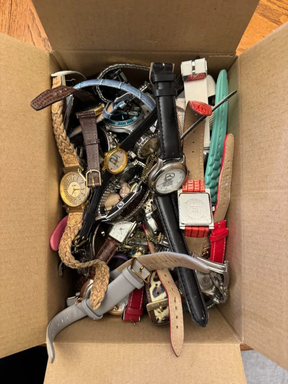 Bulk Watch Lot 4.5 LBS Mixed Vintage Modern Watches Reseller Parts Repair